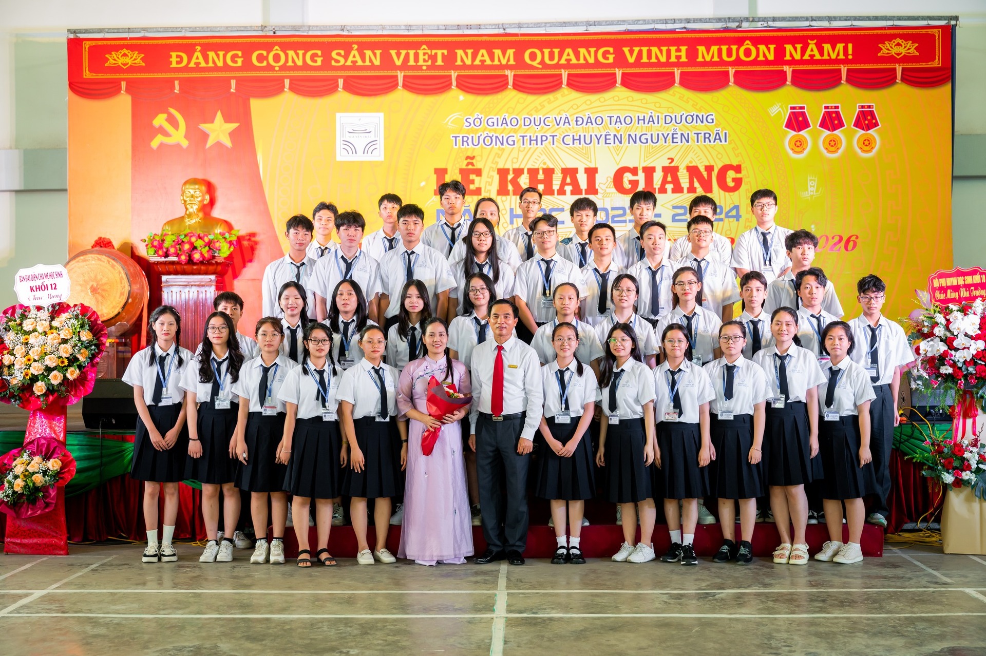 Nhấn để phóng to